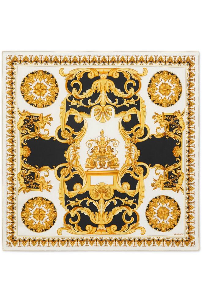 Lenço de seda estampado, €350, Versace