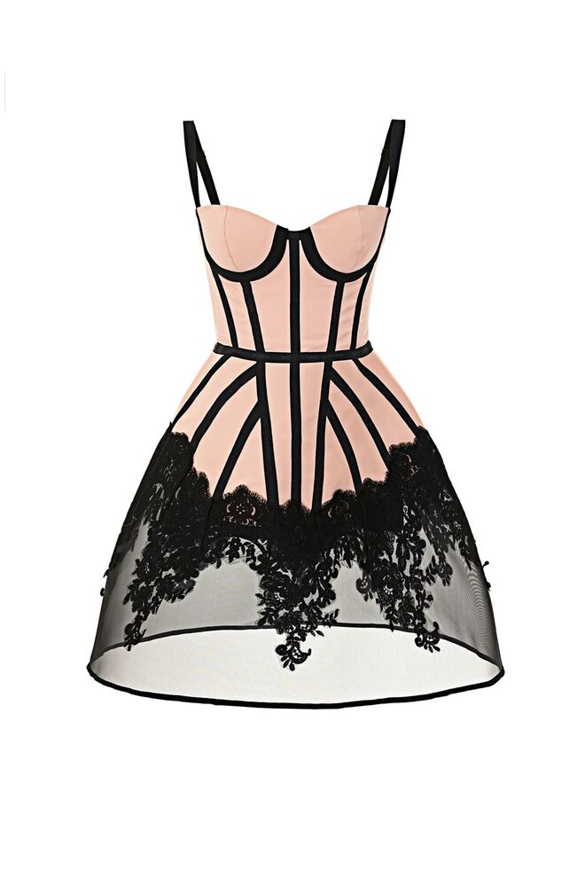 Vestido com Hoop Petticoat, €554, Elisabetta Franchi