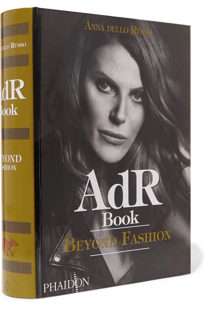AdR Book – Beyond Fashion, €175, Phaidon, em www.net-a-porter.com