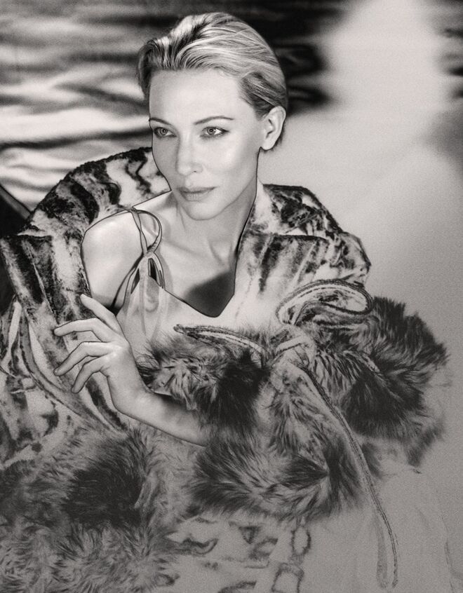 Casaco em veludo e pelo falso e vestido em seda, Y/Project