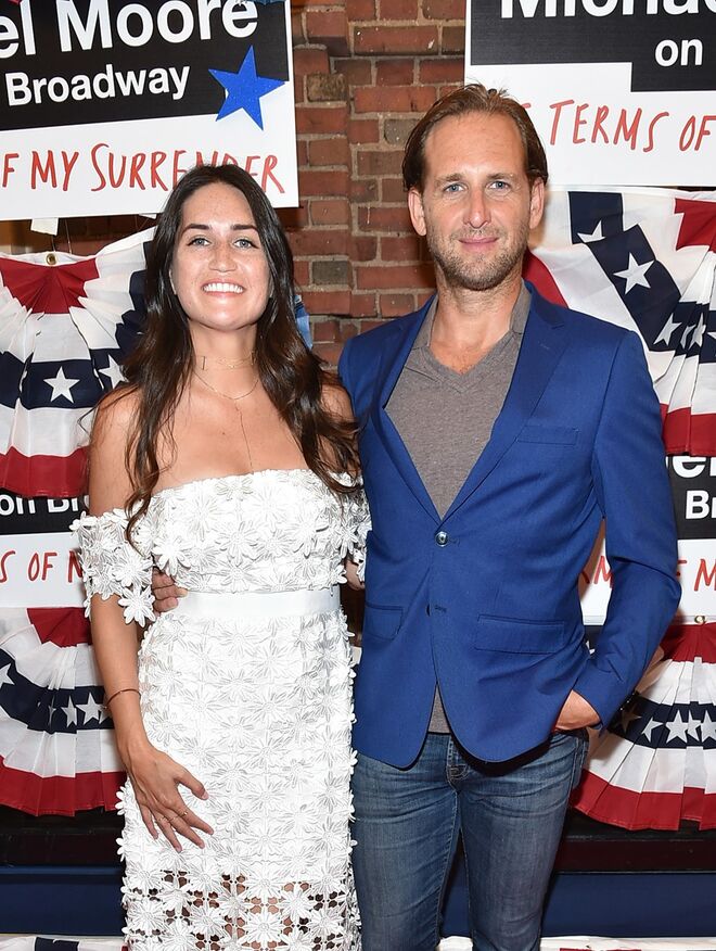 Josh Lucas e Jessica Ciencin Henriquez | Josh e Jessica casaram em 2012 e finalizaram o divórcio há mais de um ano. Uma fonte confirmou à revista People que o casal tem aparecido junto em público e que decidiram voltar a morar juntos. “Estão a namorar, a conhecerem-se um ao outro”, contou a mesma fonte. O casal tem um filho, Noah Rev, de cinco anos.  