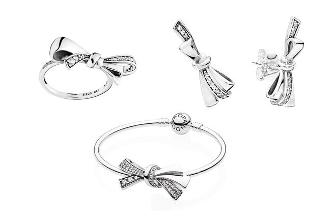 Anel Brilliant Bow, €59, Brincos Brilliant Bows, €55, Conta Brilliant Bow, €79, Pandora