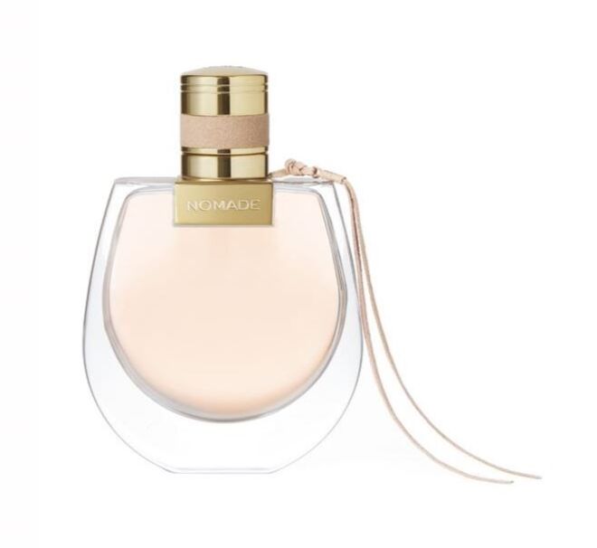 Nomade, Eau de Parfum, 50 ml, €63,28, Chloé. Ao comprar uma das fragrâncias sugeridas pela Perfumes & Companhia, irá poder contar com um desconto imediato de 30% e, ainda, lhe será oferecido um vale de €15, em que o poderá usufruir numa próxima compra de valor igual ou superior a €65, mediante apresentação do respetivo talão