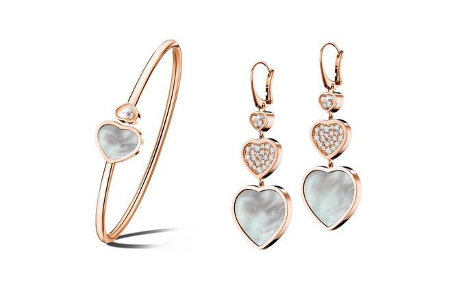 Pulseira Happy Hearts,€2.490, e brincos Happy Hearts, €8.270, Chopard