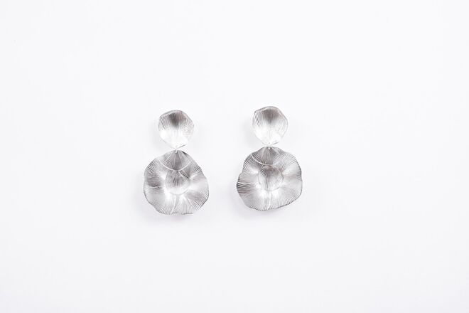 Brincos Cantarelos, €150, Juliana Bezerra