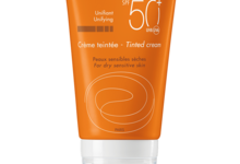 Pele seca: creme com cor e SPF 50+, enriquecido com Vitamina C e pigmentos refletores