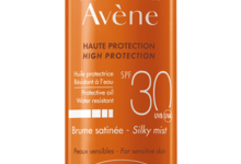 Novidade: Bruma acetinada com SPF 30. Pode ser usada no rosto, corpo e cabelo