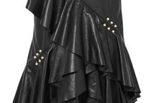 Saia em pele, €6410, Rodarte, em net-a-porter.com 