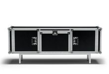 Consola em madeira e alumínio, €4143,80, The Diesel by Moroso, em nest.co.uk 