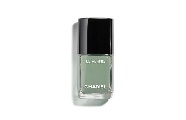 Le Vernis Longue Tenue no tom #608 Légèreté, €26, Chanel