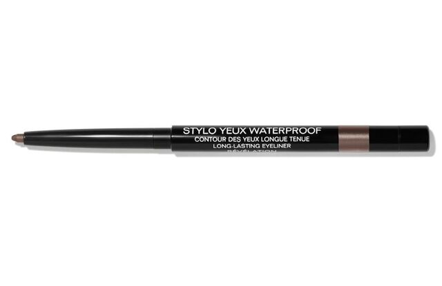 Stylo Yeux Waterproof no tom #897 Révélation, €26, Chanel