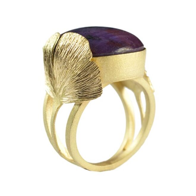 Anel Longevidade em ouro e rubi, €960, Rosarinho Cruz 