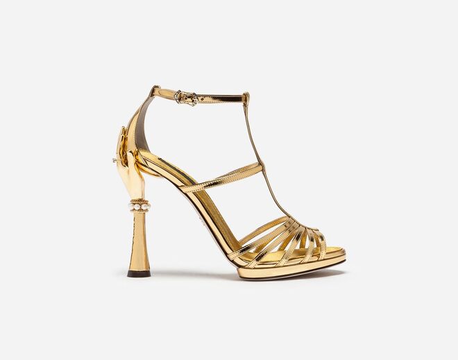 Em pele metalizada, €1.450, Dolce & Gabbana 