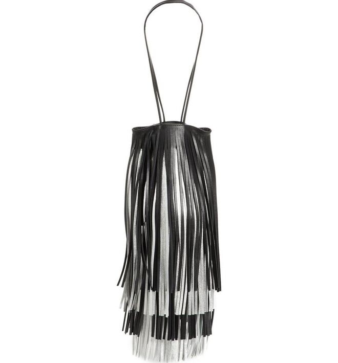 Em pele, €1.938, Calvin Klein, em nordstrom.com