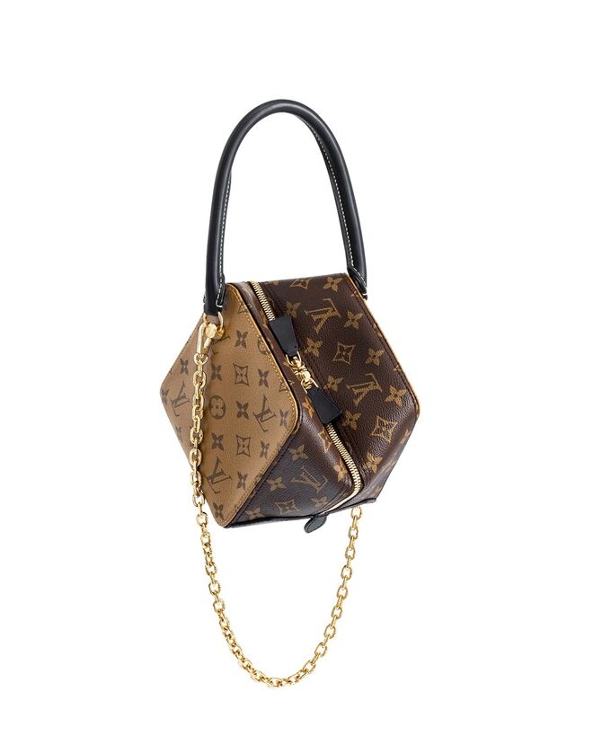 Em pele monograma, €1.450, Louis Vuitton