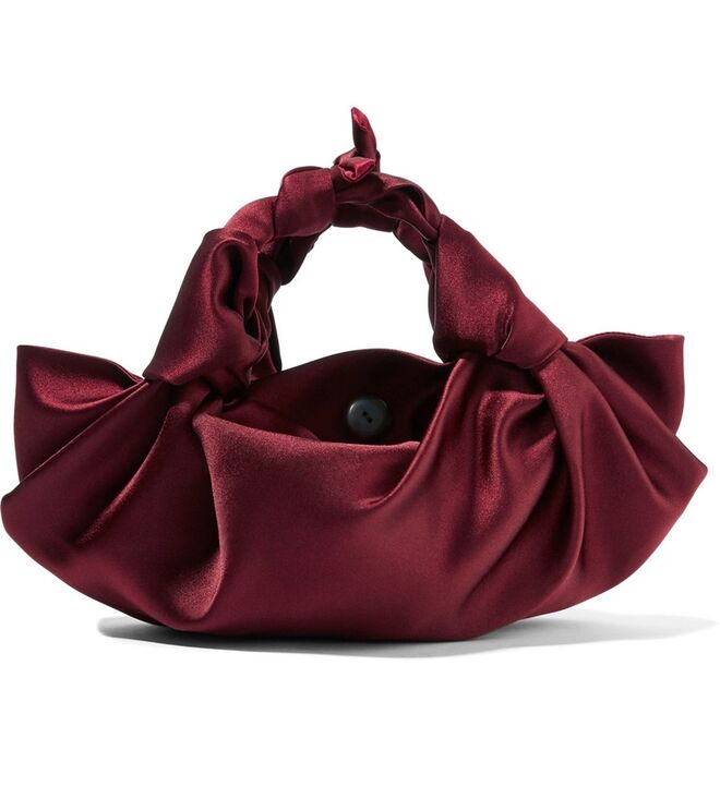 Em cetim de seda, €900, The Row, em net-a-porter.com 