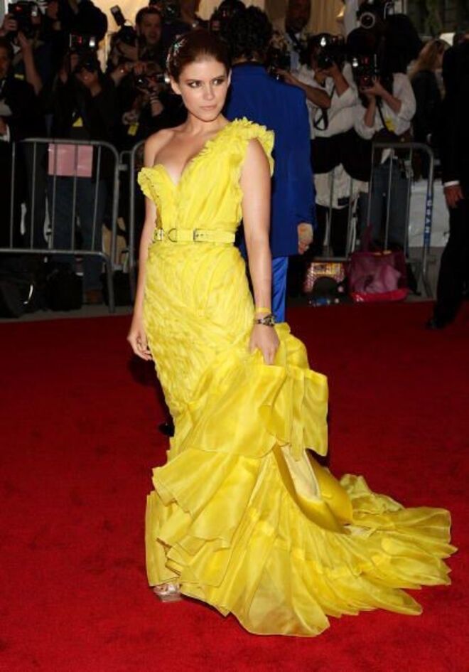 Kate Mara, em Zac Posen, 2008: Superheroes: Fashion and Fantasy