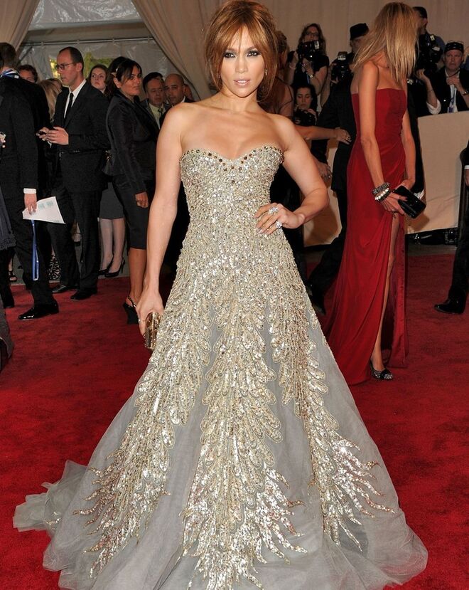 Jennifer Lopez, em Zuhair Murad, 2010: American Woman: Fashioning a National Identity