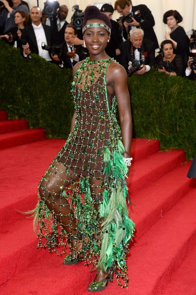 Lupita Nyong'o, em Prada, 2014: Charles James: Beyond Fashion