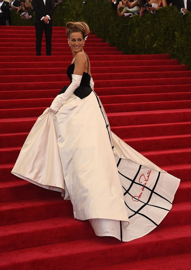Sarah Jessica Parker, em Oscar de la Renta, 2014: Charles James: Beyond Fashion