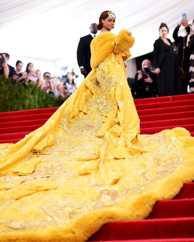 Rihanna, em Guo Pei, 2015: China: Through the Looking Glass