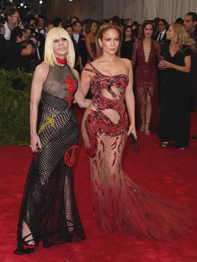 Donatella Versace e Jennifer Lopez, 2015: China: Through the Looking Glass