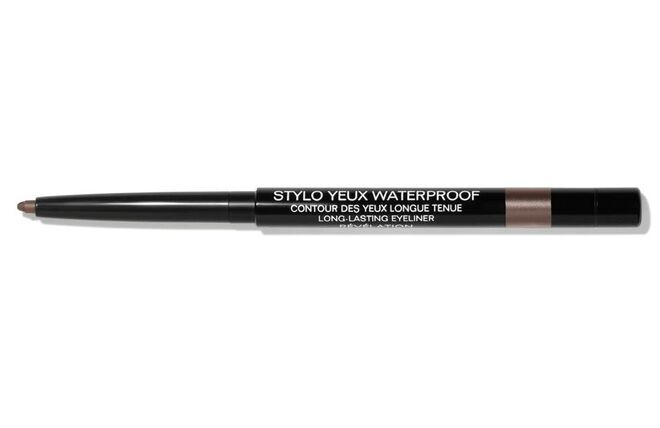 Stylo Yeux Waterproof no tom #897 Révélation, €26, Chanel