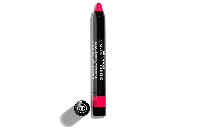 Le Rouge Crayon De Couleur no tom #18 Rose Shocking, €34, Chanel
