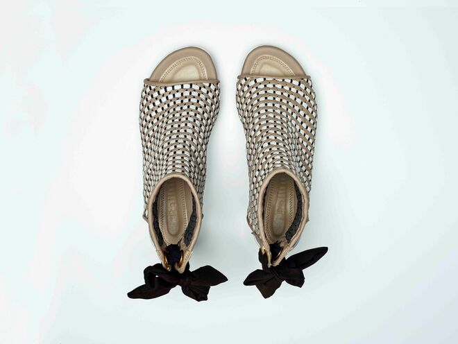 Botim peep-toe Cactus, €370, Ballūta