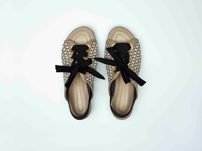 Sandálias de plataforma Olive, €360, Ballūta