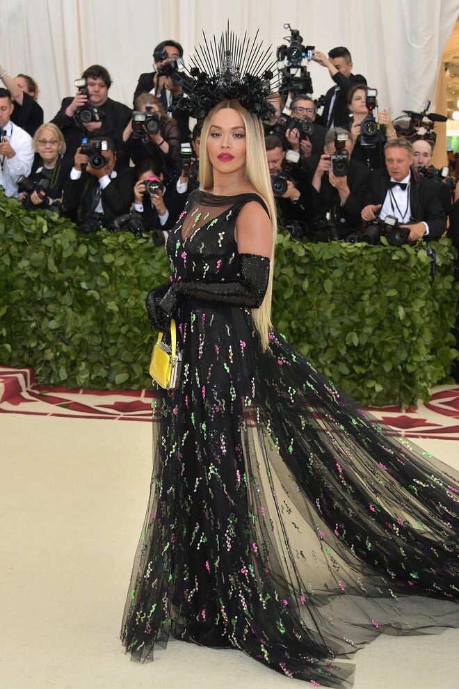 Rita Ora em Prada