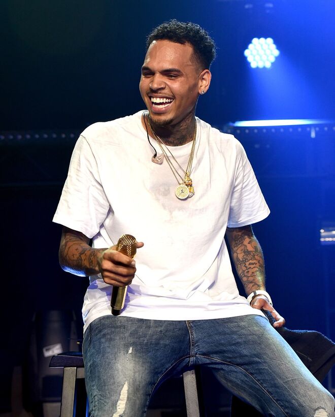 Chris Brown | O cantor diz ter começado a tomar comprimidos para controlar as mudanças de humor aos 25 anos, em 2015