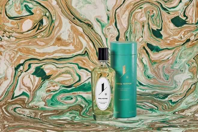 Agua de Colonia 1: Vetiver, 125 ml, €85, Claus Porto. O aroma inclui bergamota, lavanda e gálbano combinados com vetiver haitiano e agulha de pinheiro com um toque de eucalipto, numa base de cedro, musgo marinho e âmbar. 