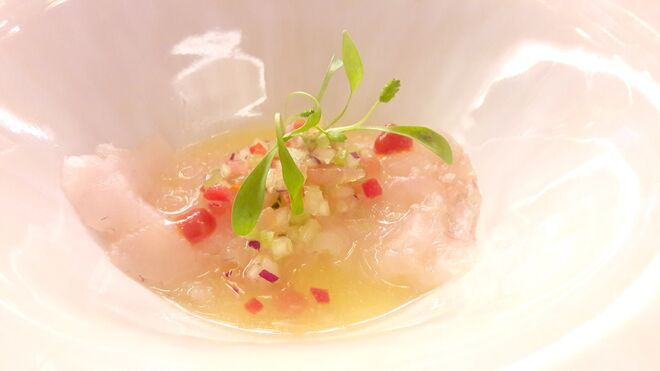 Amuse Bouche: ‘Cev’acho’ – Gaspacho alentejano, ceviche de peixe do rio em laranja do chão (colhidas pelo chef Filipe Ramalho no quintal da avó) e limões e mostarda de pimentos Terrius