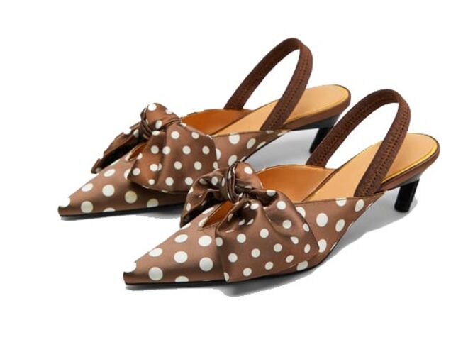 Mules com bolinhas, €29,95, Zara