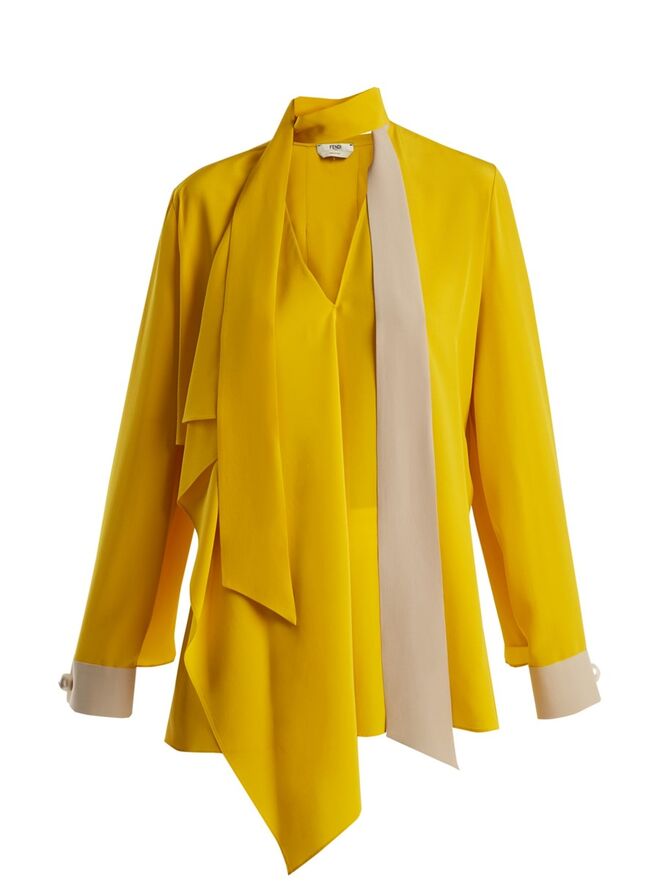 Blusa, €1000, Fendi