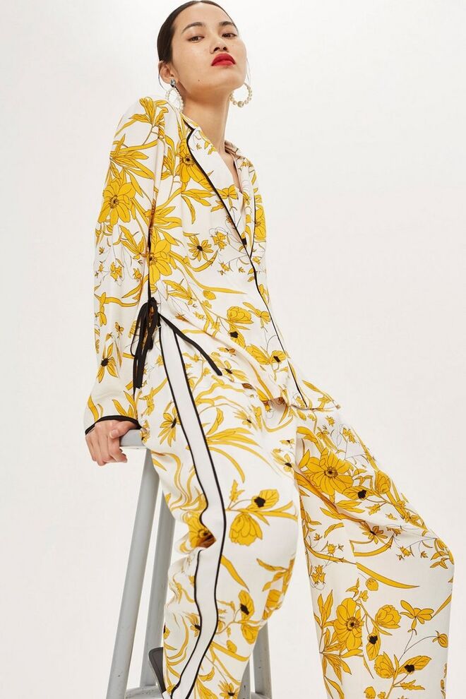 Camisa, €52, e calças, €52, Topshop