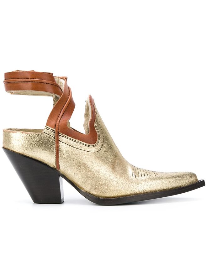 Botins em pele, €1028, Maison Margiela, em farfetch.com  