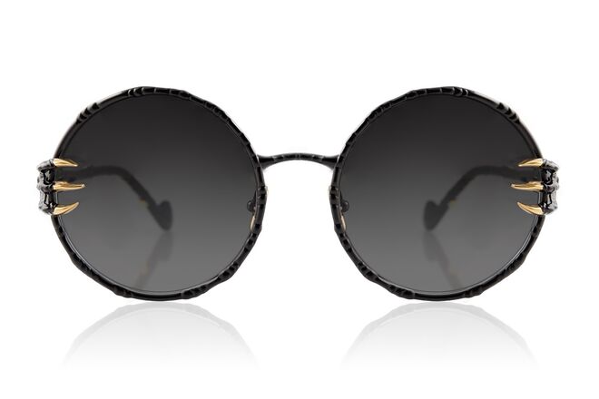 Óculos The Clow & The Moon em titânio, €1060, Anna-Karin Karlsson, na Olhar de Prata.