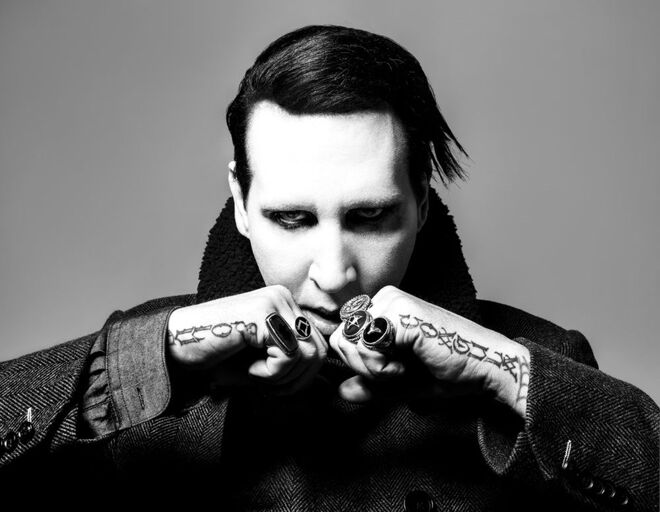 Marilyn Manson sobe ao palco do Campo Pequeno para apresentar o décimo álbum da carreira da banda, Heaven Upside Down, lançado em Outubro (a 27).  