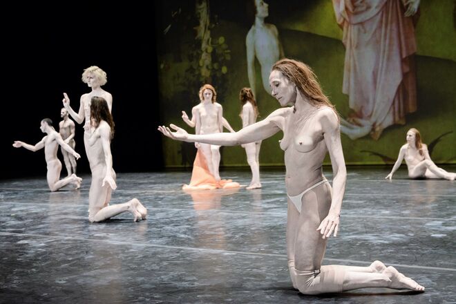 Dançarinos Scott McCabe, Sébastien Cossette-Masse, Morgane Le Tiec, Valeria Galluccio, Lucy M. May, Paige Culley, Carol Prieur, Megan Walbaum | Coreografia Marie Chouinard