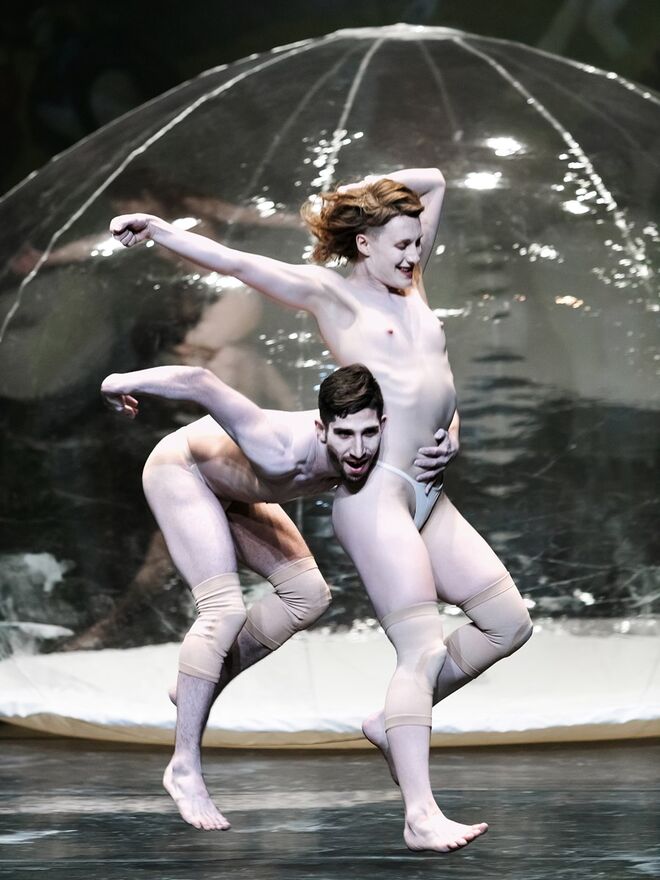 Dançarinos Leon Kupferschmid, Lucy M. May | Coreografia Marie Chouinard