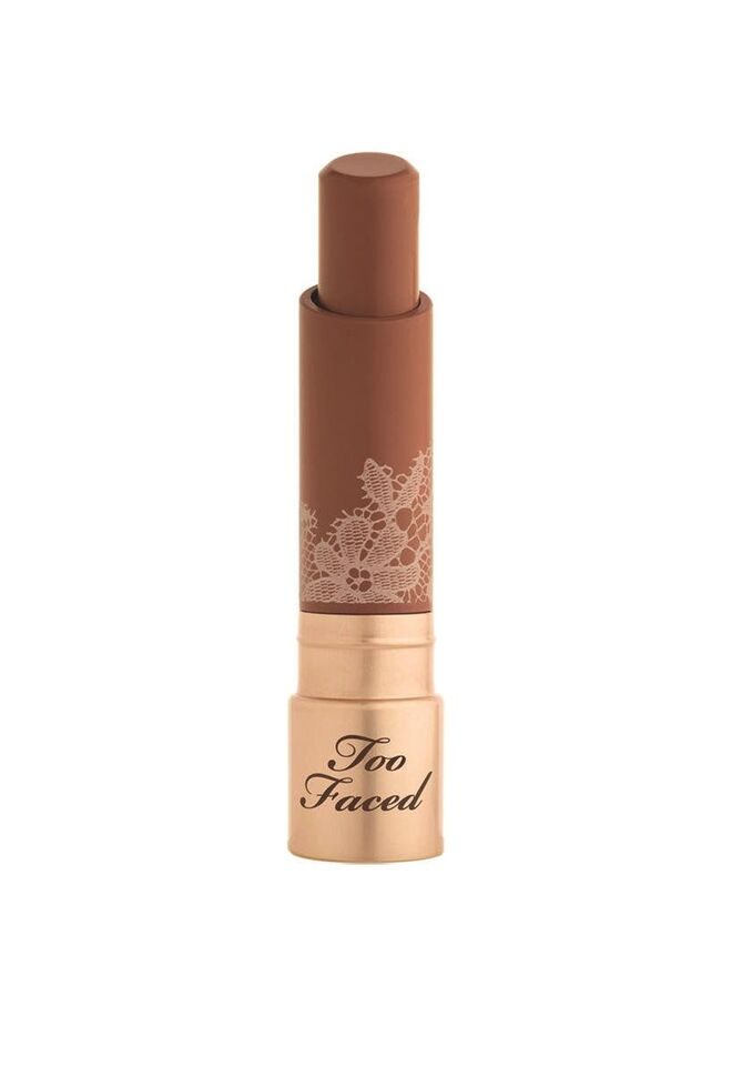 Batons Natural Nudes no tom Nip Slip, €25,55, Too Faced, na Sephora 