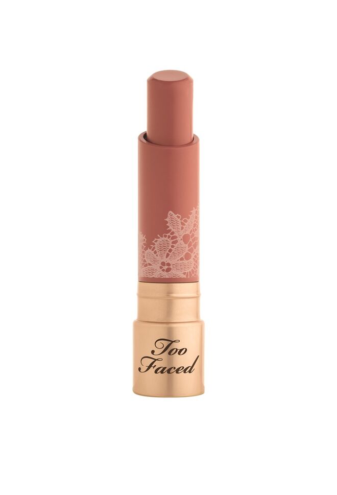 Batons Natural Nudes no tom Strip Search, €25,55, Too Faced, na Sephora 