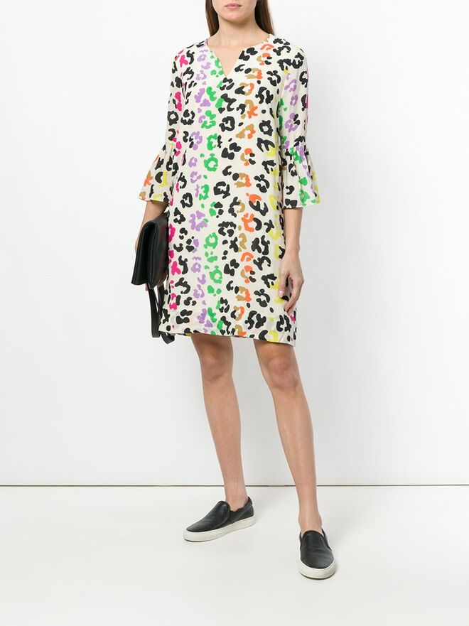 Vestido: €388, Essentiel Antwerp, em Farfetch