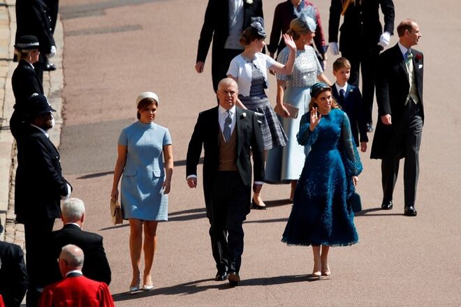 A chegada da família real para o casamento.