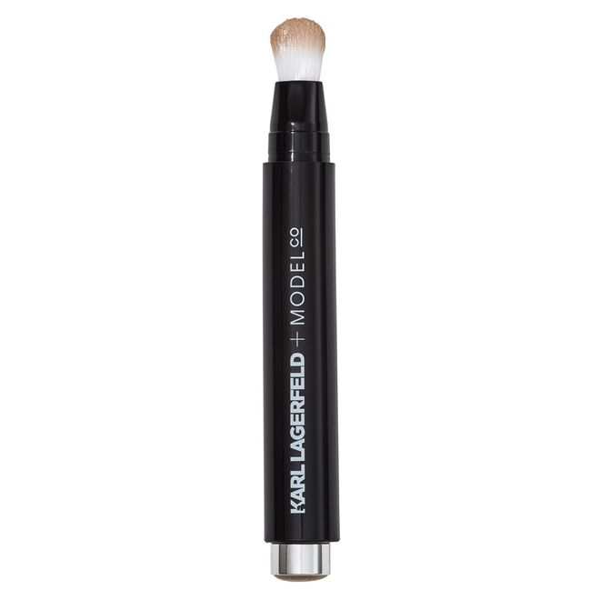 Karl Lagerfeld + ModelCo Liquid Luminizer Strobing Pen no tom Nude Pink, edição limitada, €31,95, ModelCo, na Douglas
