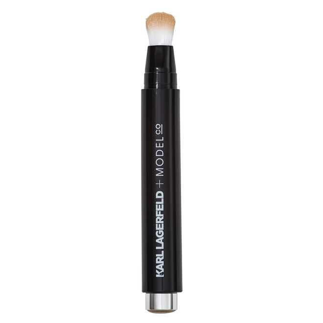 Karl Lagerfeld + ModelCo Liquid Luminizer Strobing Pen no tom Opal, edição limitada, €31,95, ModelCo, na Douglas