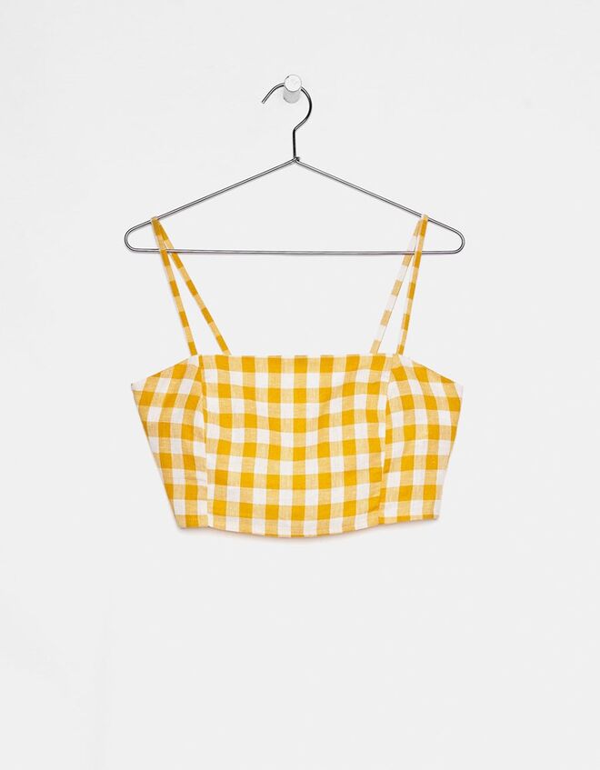 Crop top, €12,99, Bershka 