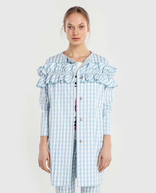 Sobretudo de mulher, €800, Boutique Moschino, El Corte Inglés